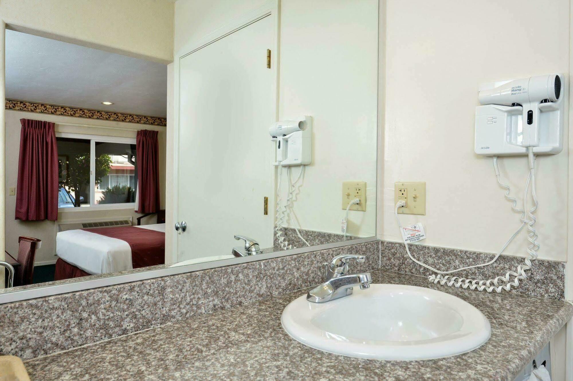 Americas Best Value Inn - Sky Ranch Palo Alto Bagian luar foto